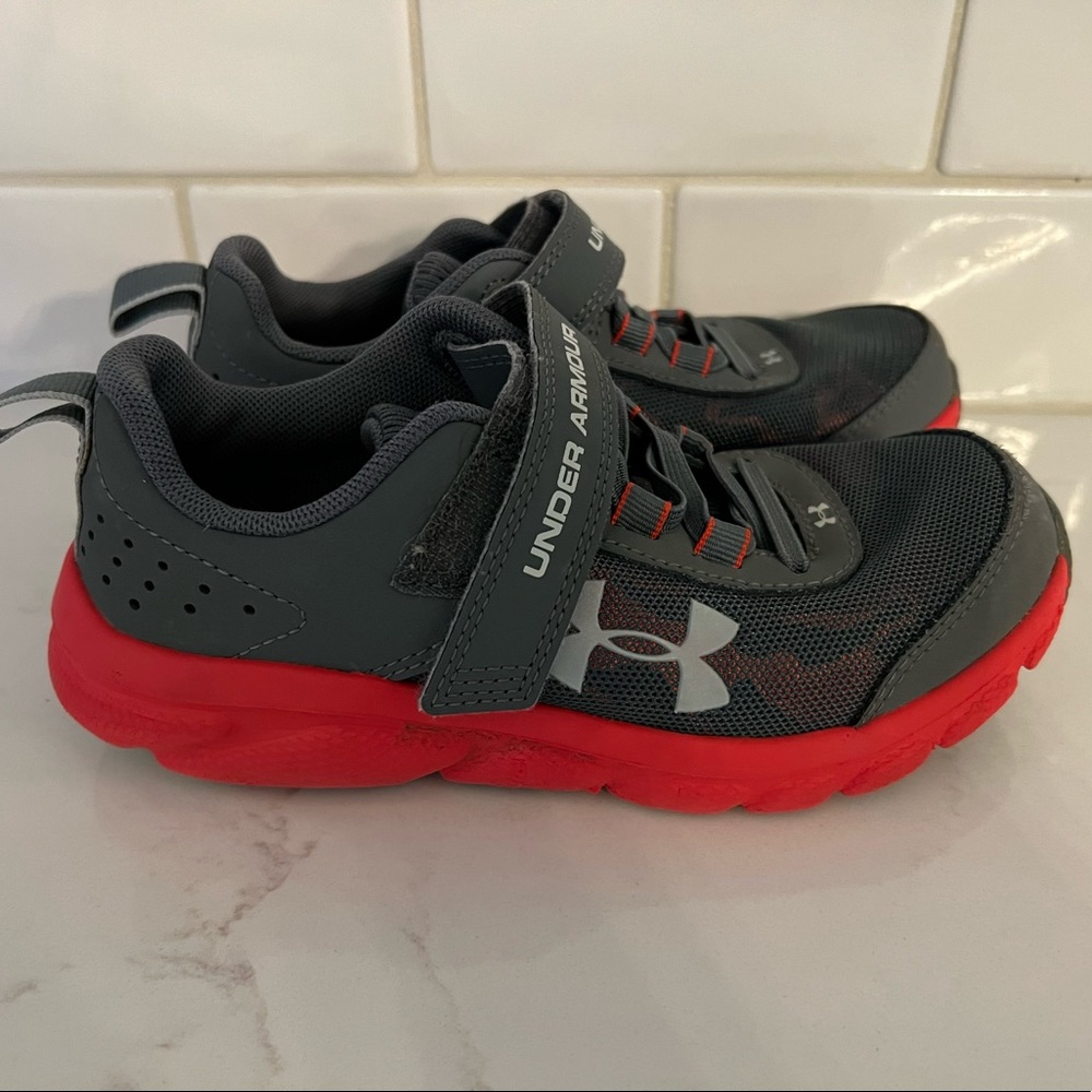 Under Armour little Boy size 13.5